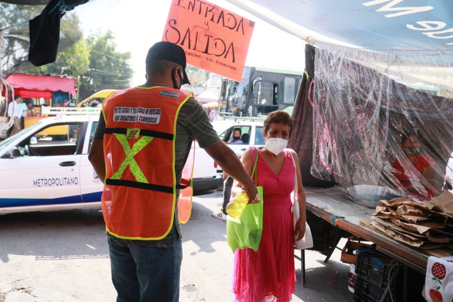 Opera tianguis de muertos con medidas sanitarias