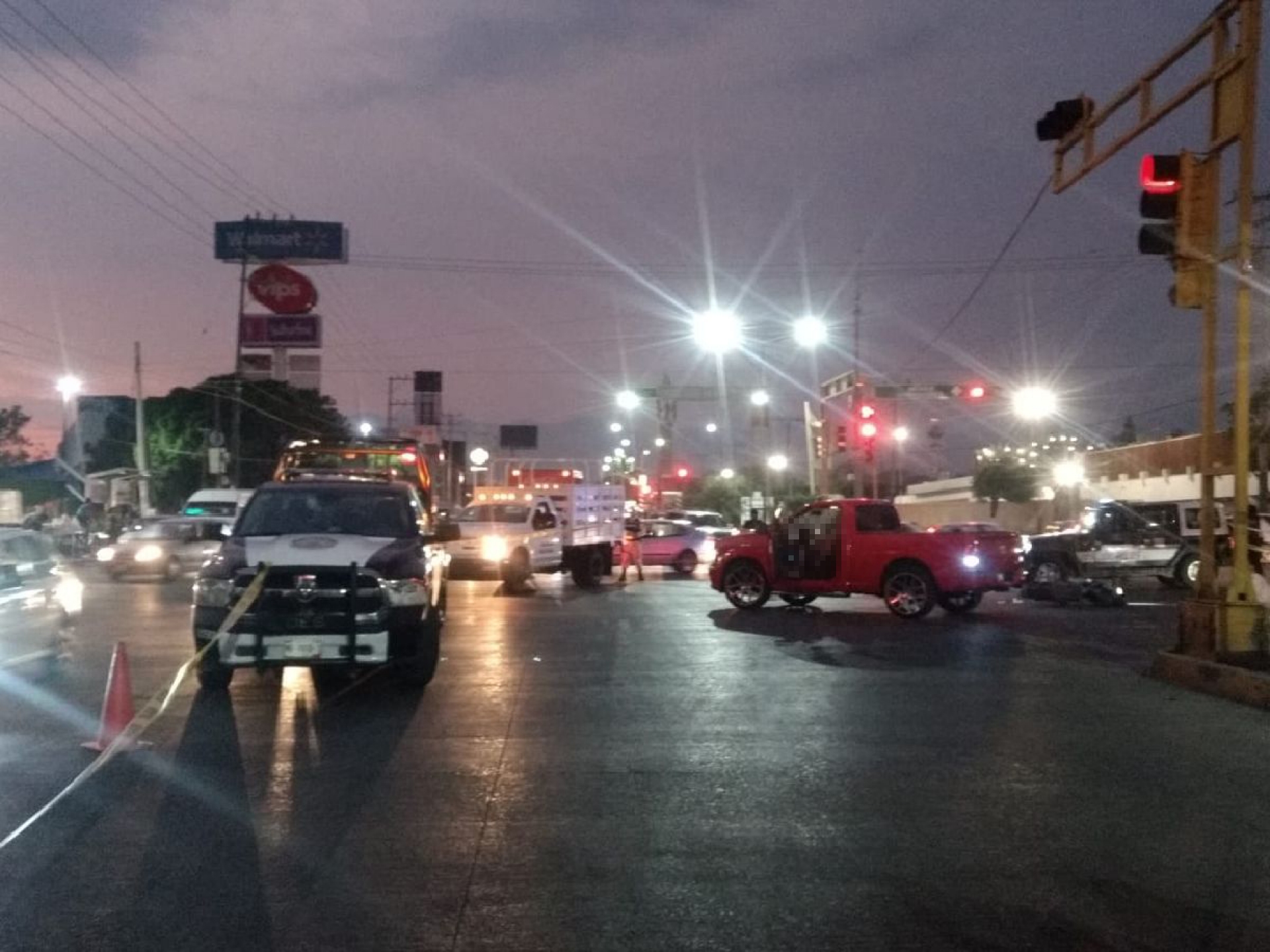 Acribillan a un hombre en una camioneta