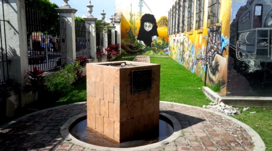 Sin aparecer, la estatua del profesor Abraham Rivera Sandoval