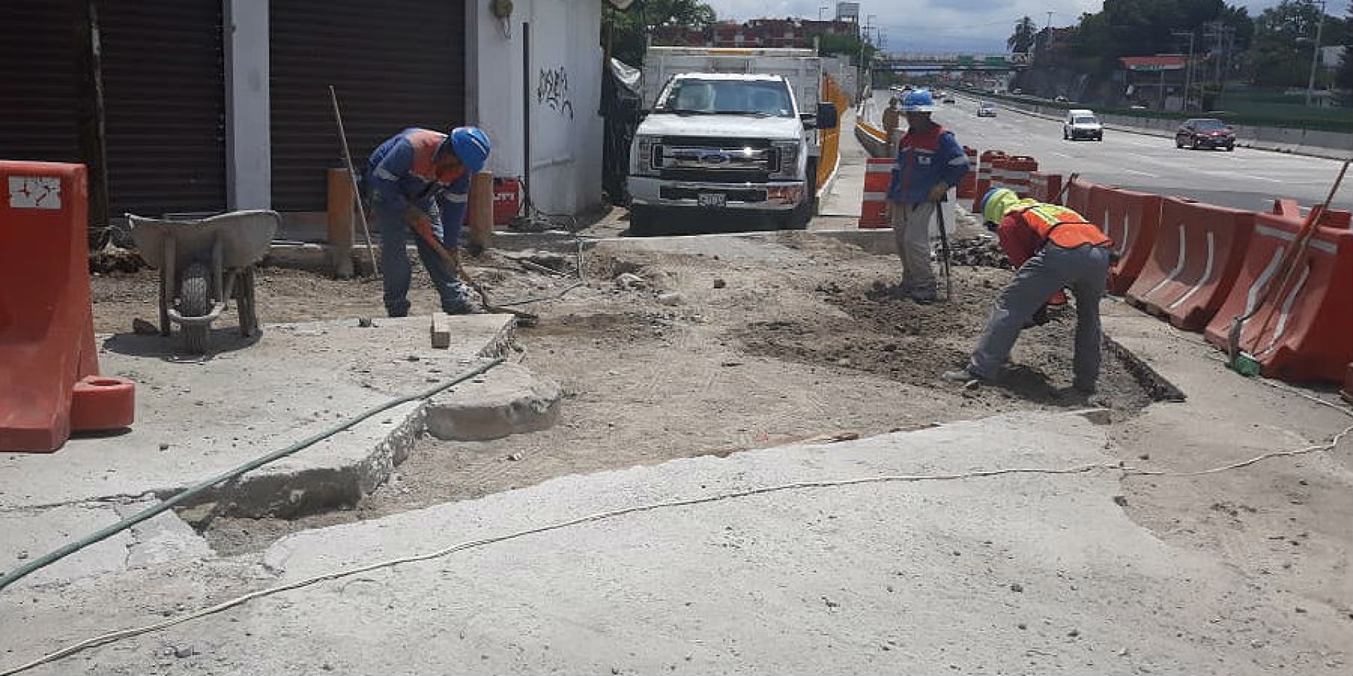 Realizan trabajos de rehabilitación en la calle Amador Salazar, tras protesta de vecinos