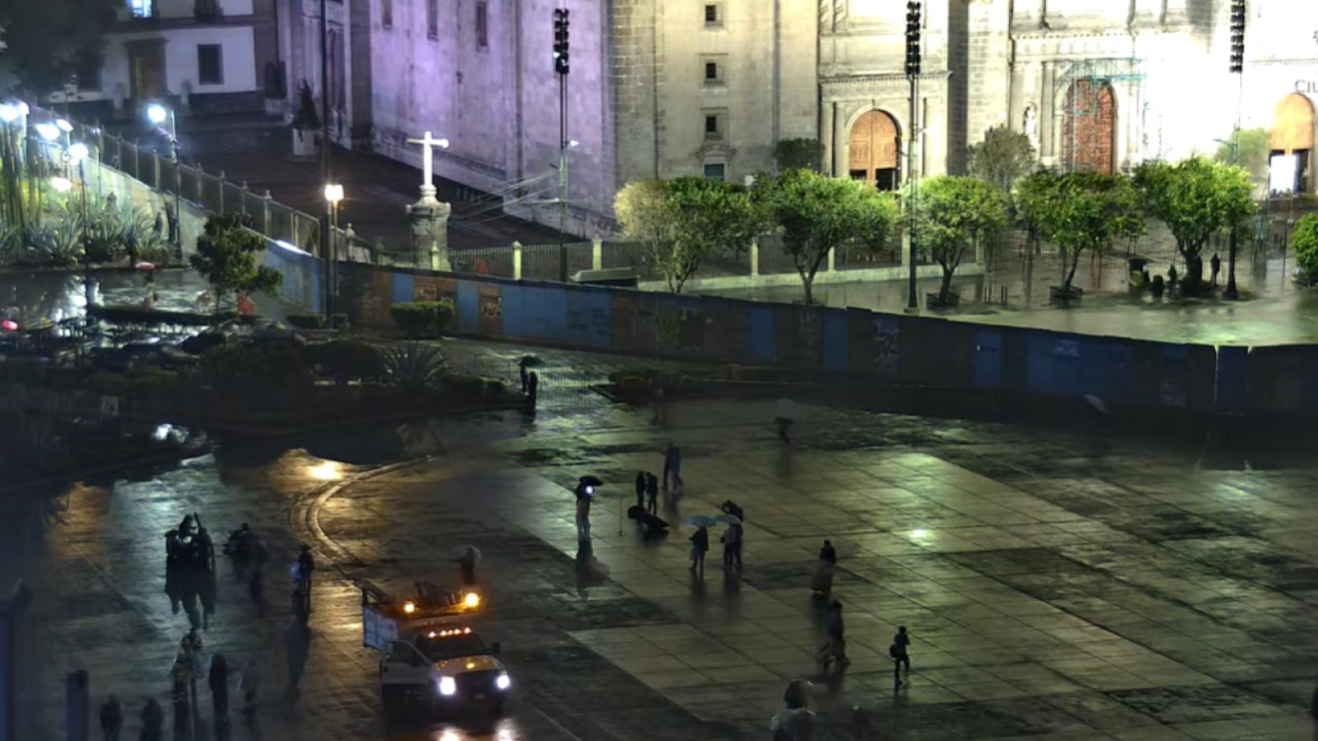 Blindan Palacio Nacional y edificios históricos previo a la marcha del 8M