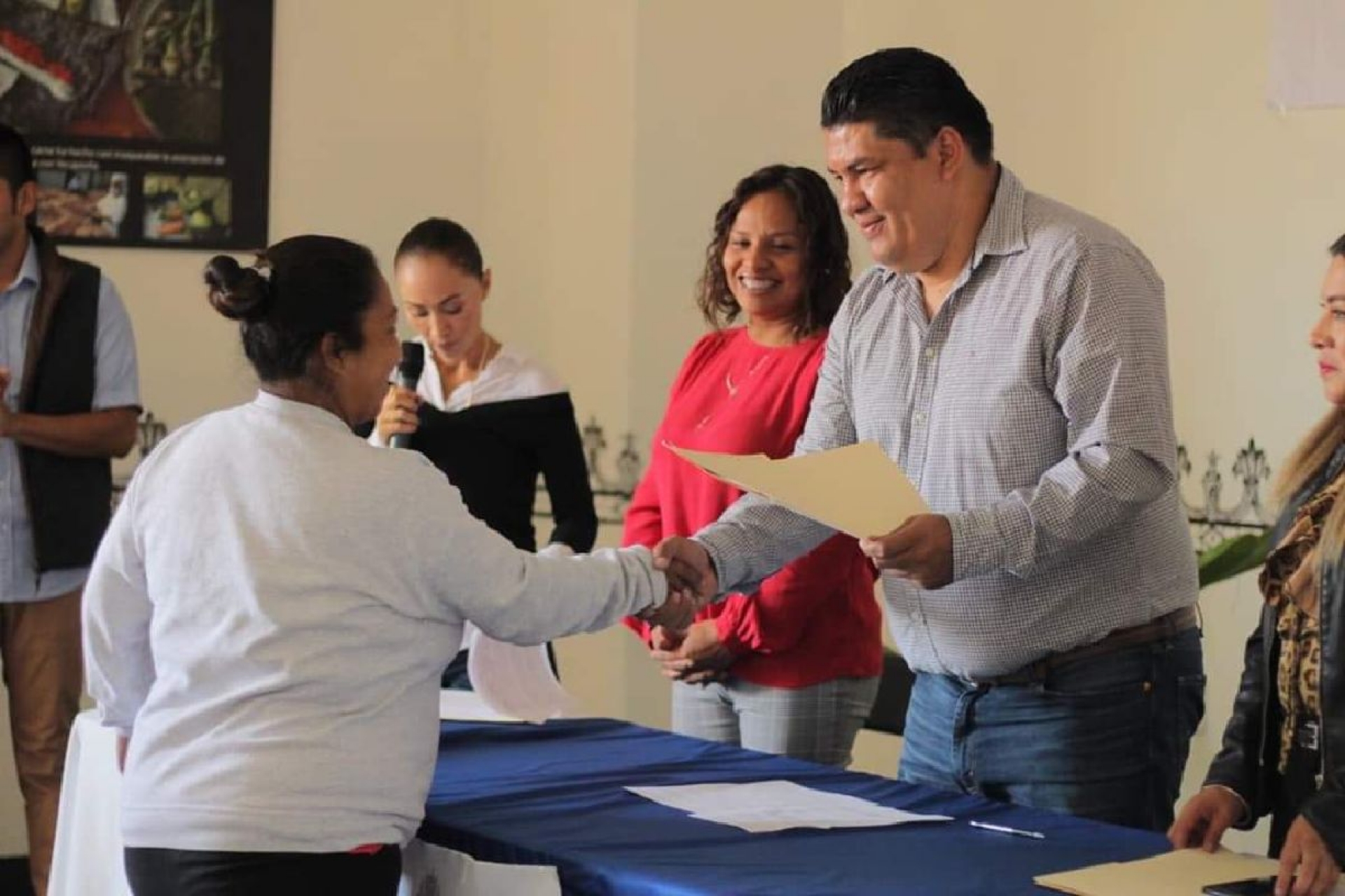 Entrega Francisco Sánchez Zavala inserciones de actas extranjeras para obtener doble nacionalidad