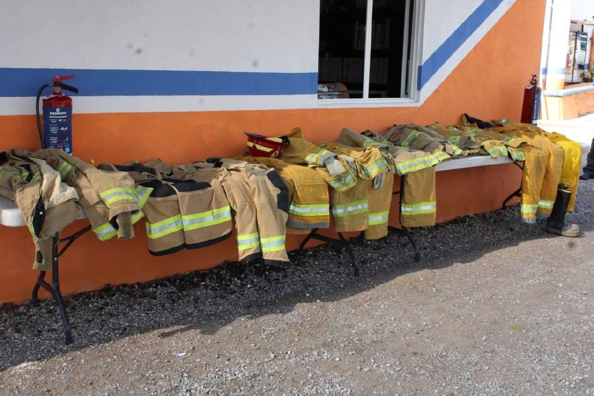 Asociación civil dona uniformes a bomberos de Jojutla