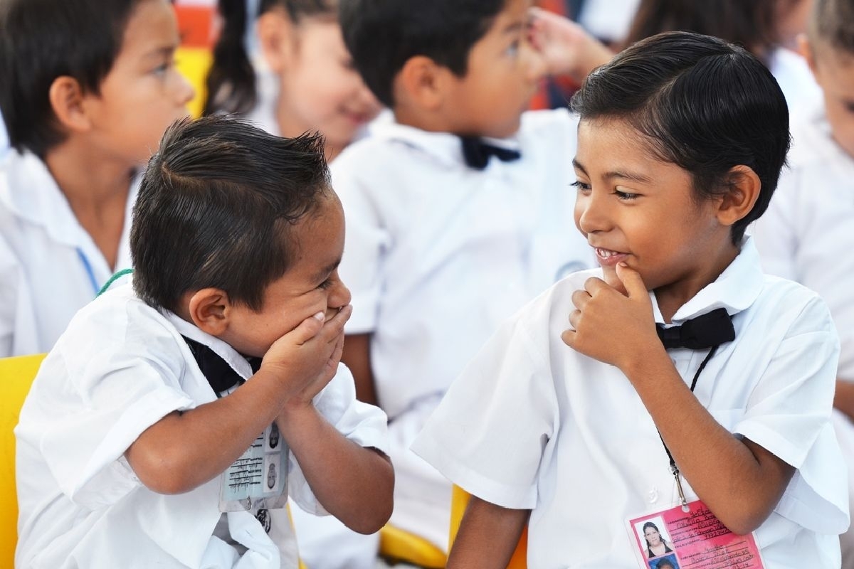 En siete años, todos los alumnos de educación básica tendrán uniforme gratuito