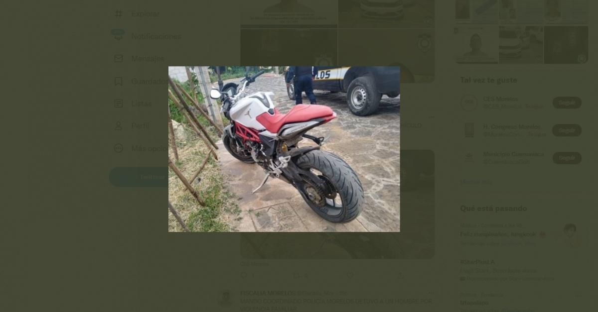 Abandonan una motocicleta en Tlayacapan
