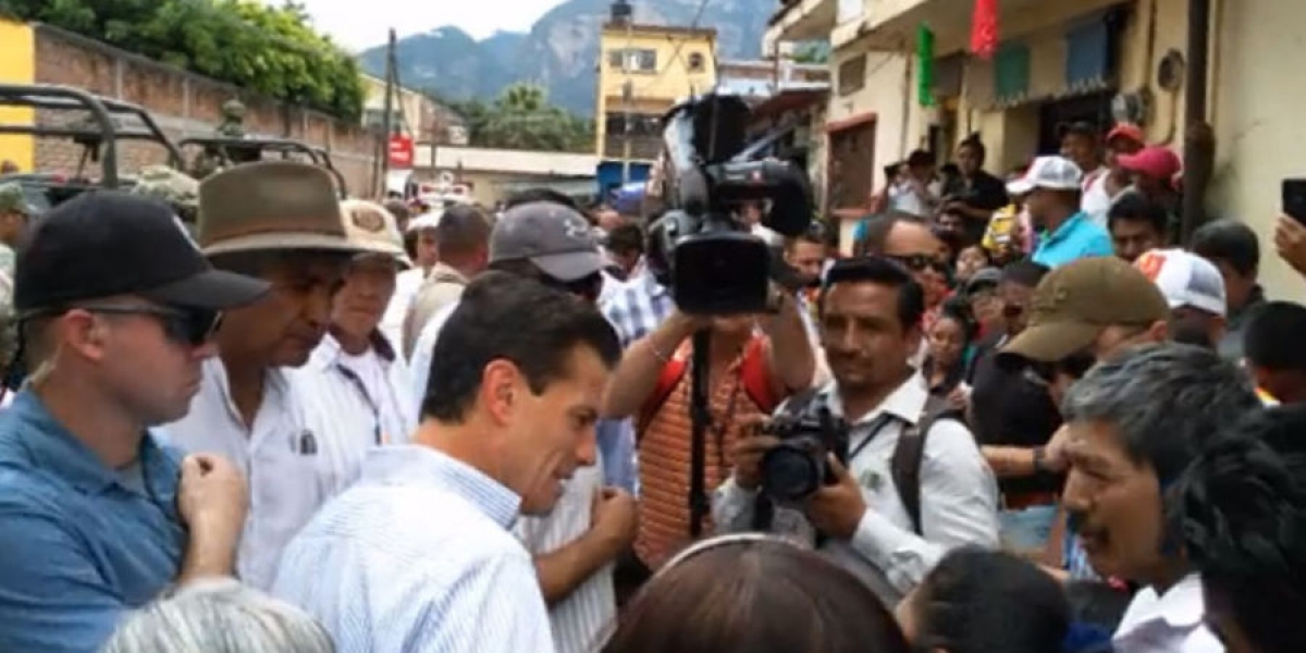 Visita EPN Tlayacapan, tras sismo del pasado 19 de septiembre
