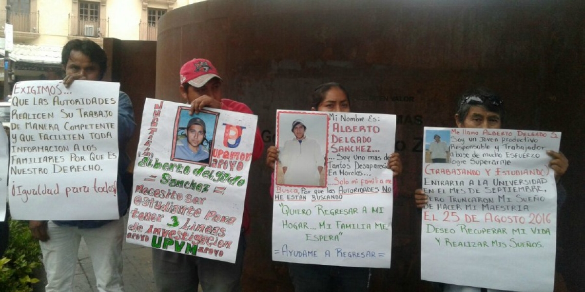 Se manifiestan en Cuernavaca familiares de joven desaparecido