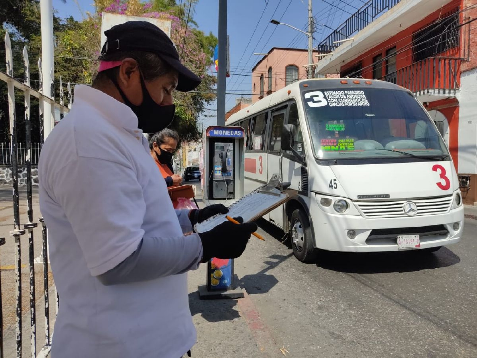 Es checador de rutas, sonidero y comerciante