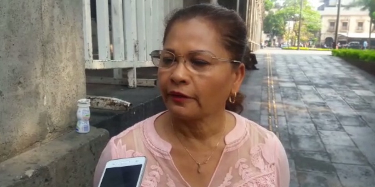Asevera diputada que Secretaría de Educación debe cumplir con entrega de uniformes en tiempo