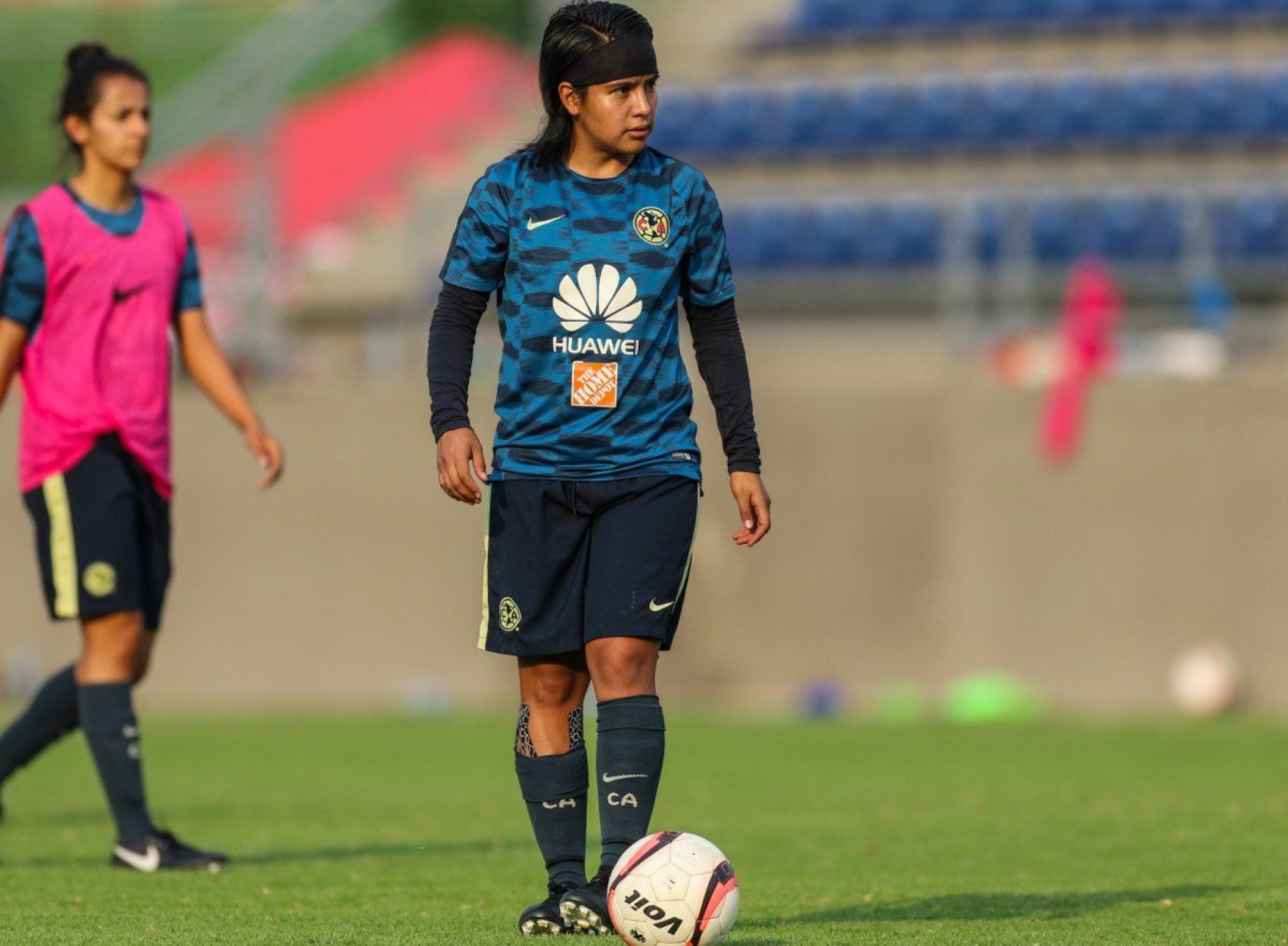 Mónica Ocampo y Lucero Cuevas se reencuentran con el gol