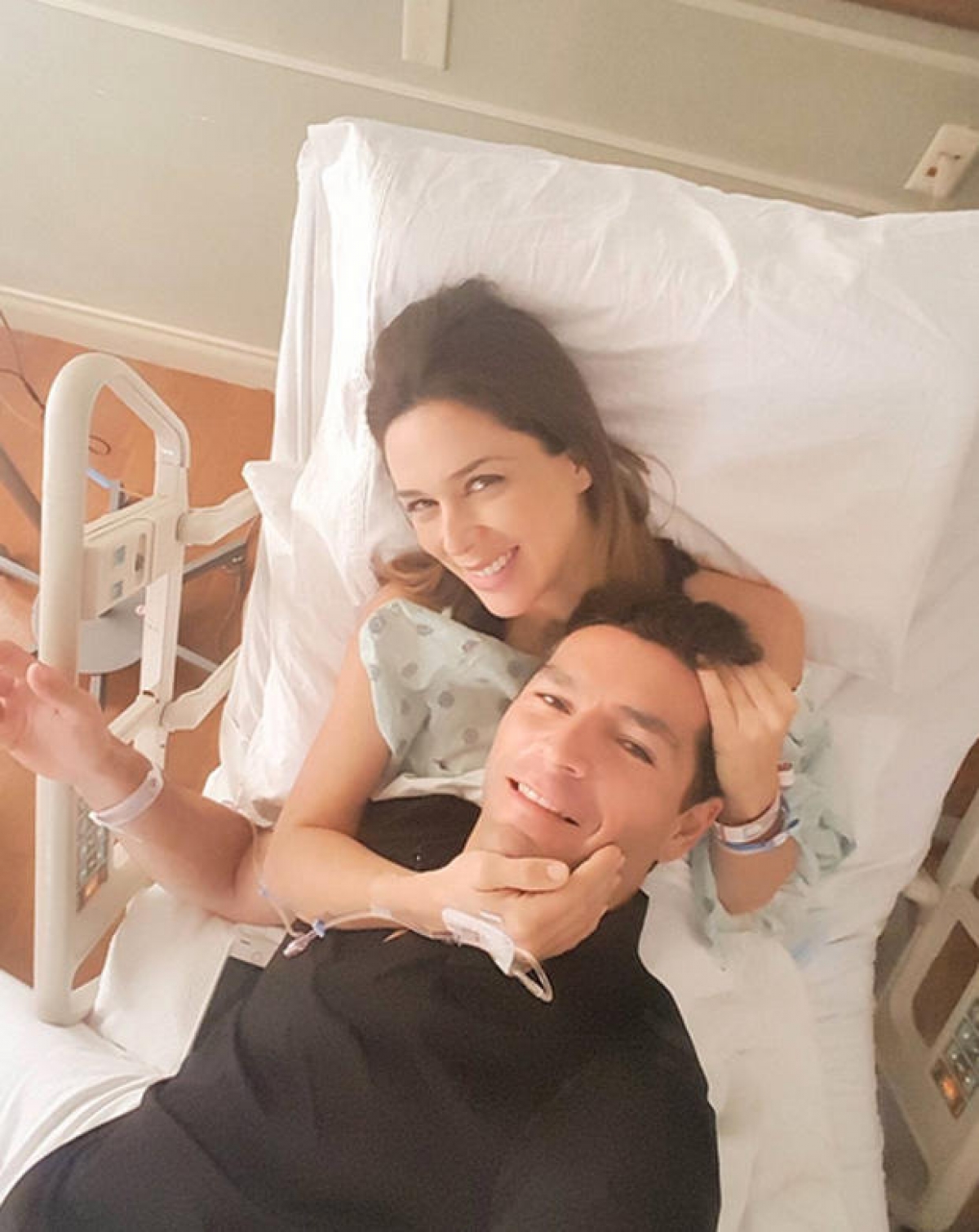 Jacky Bracamontes se convirtió nuevamente en mamá