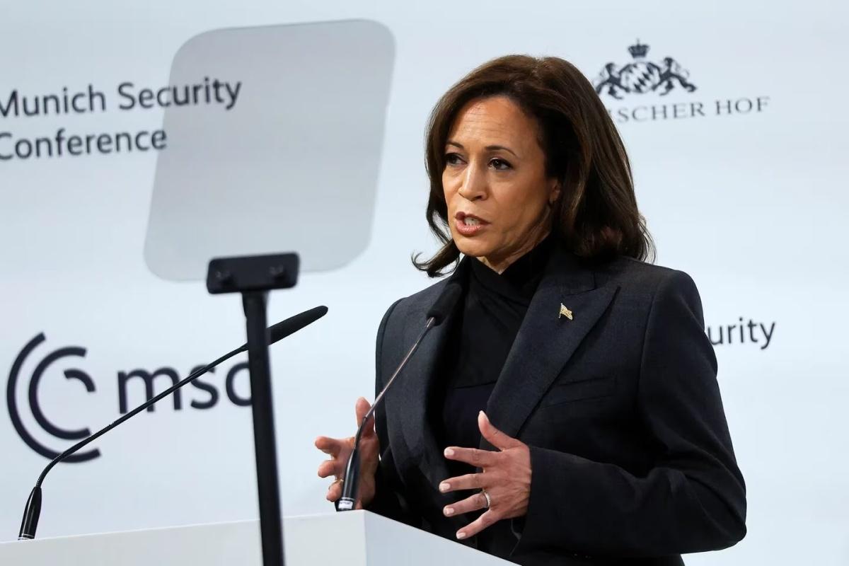 Kamala Harris acusa a Rusia de 'crímenes contra la humanidad' en Ucrania