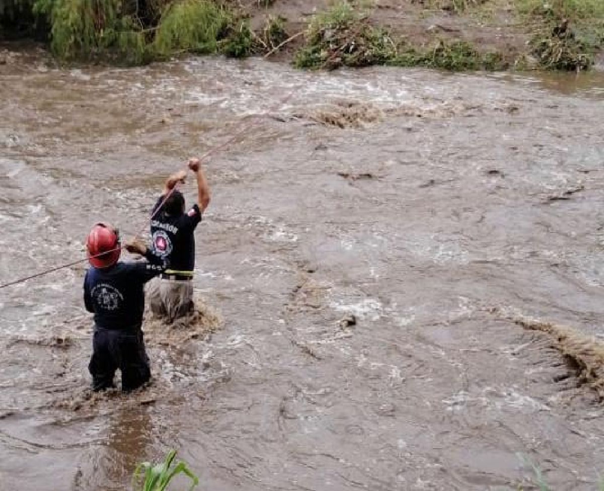 Rescatan un cadáver en el río Apatlaco