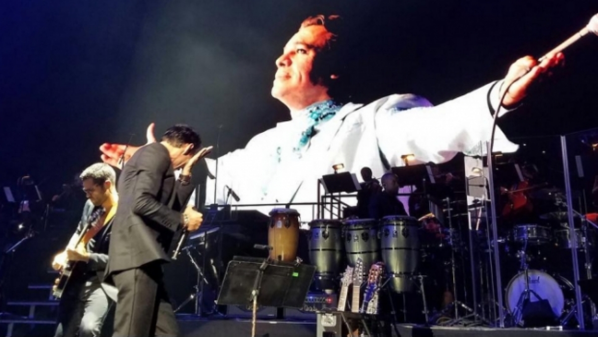 VIDEO: Llora Marc Anthony en concierto al homenajear a Juan Gabriel