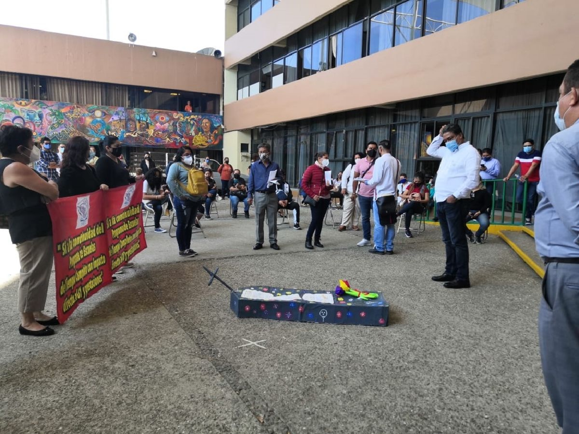 Trabajadores de Escuelas de Tiempo Completo exigen pago de noviembre y diciembre