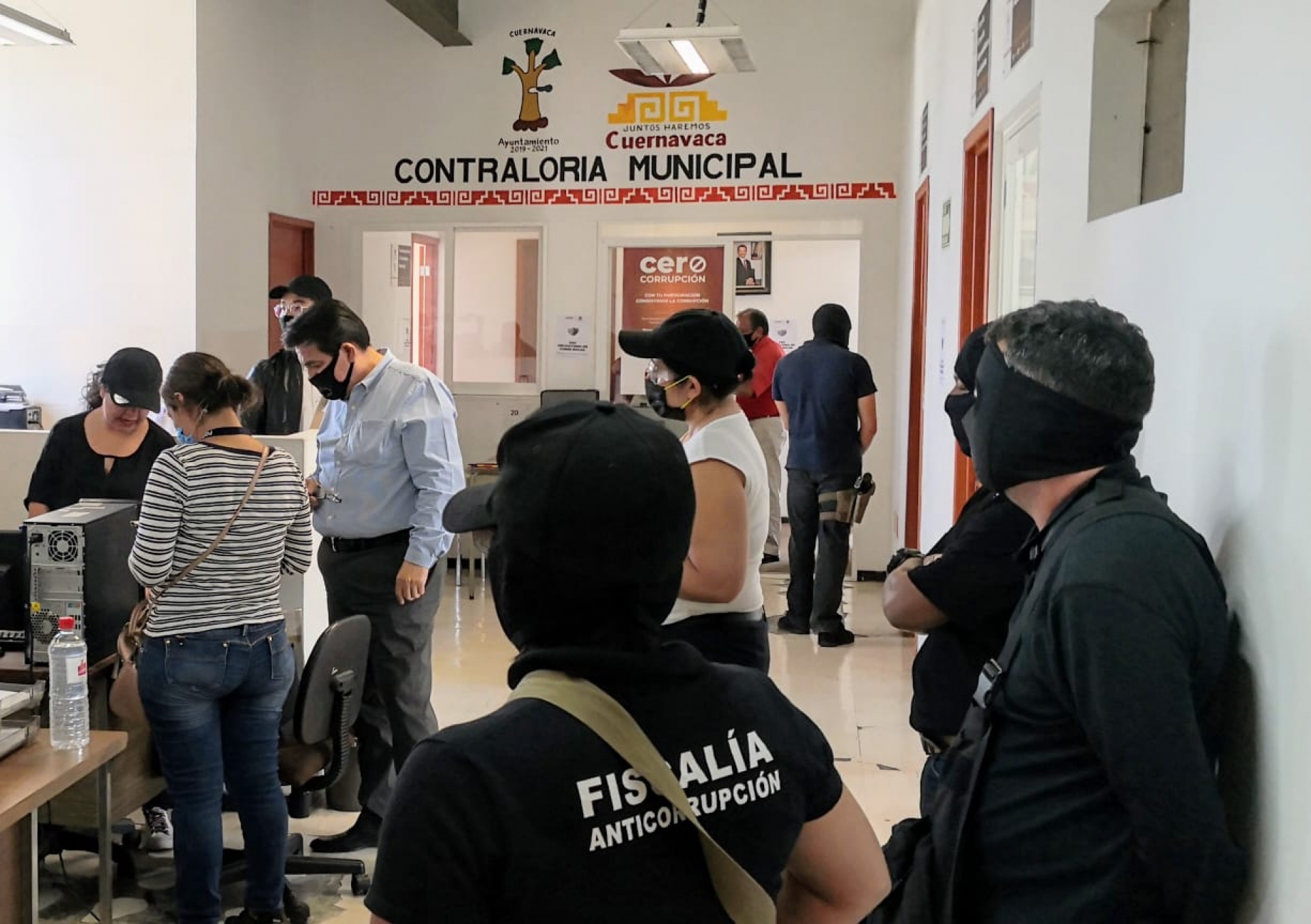 En cateo armado de la Fiscalía Anticorrupción, sustrajeron documentos confidenciales de la Contraloría municipal