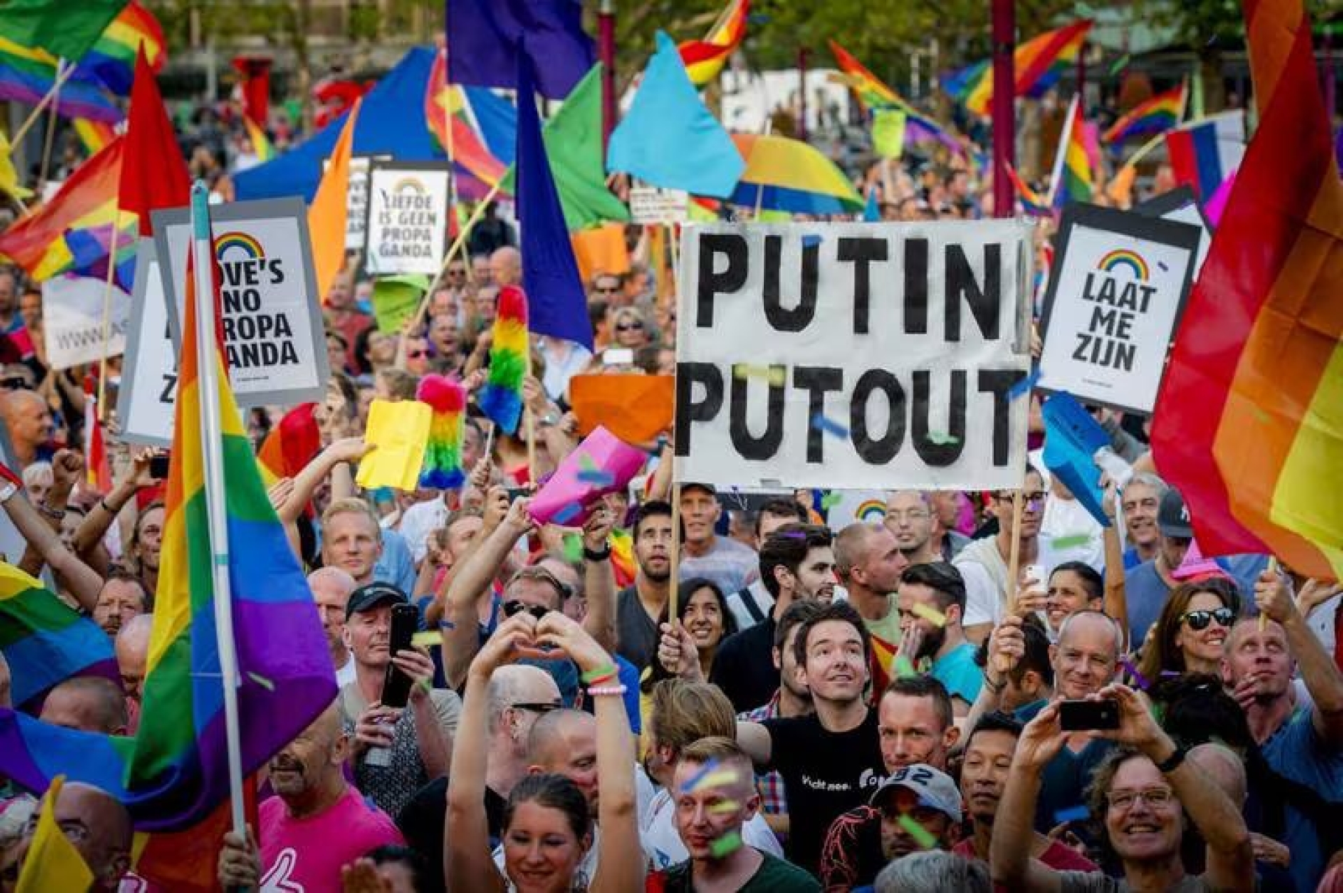 Rusia prohíbe el activismo LGBTQ+ por 'extremista'