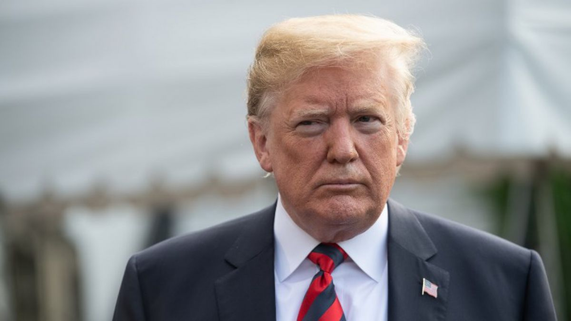 Gobierno de Trump negará residencia a migrantes que cuenten con asistencia pública