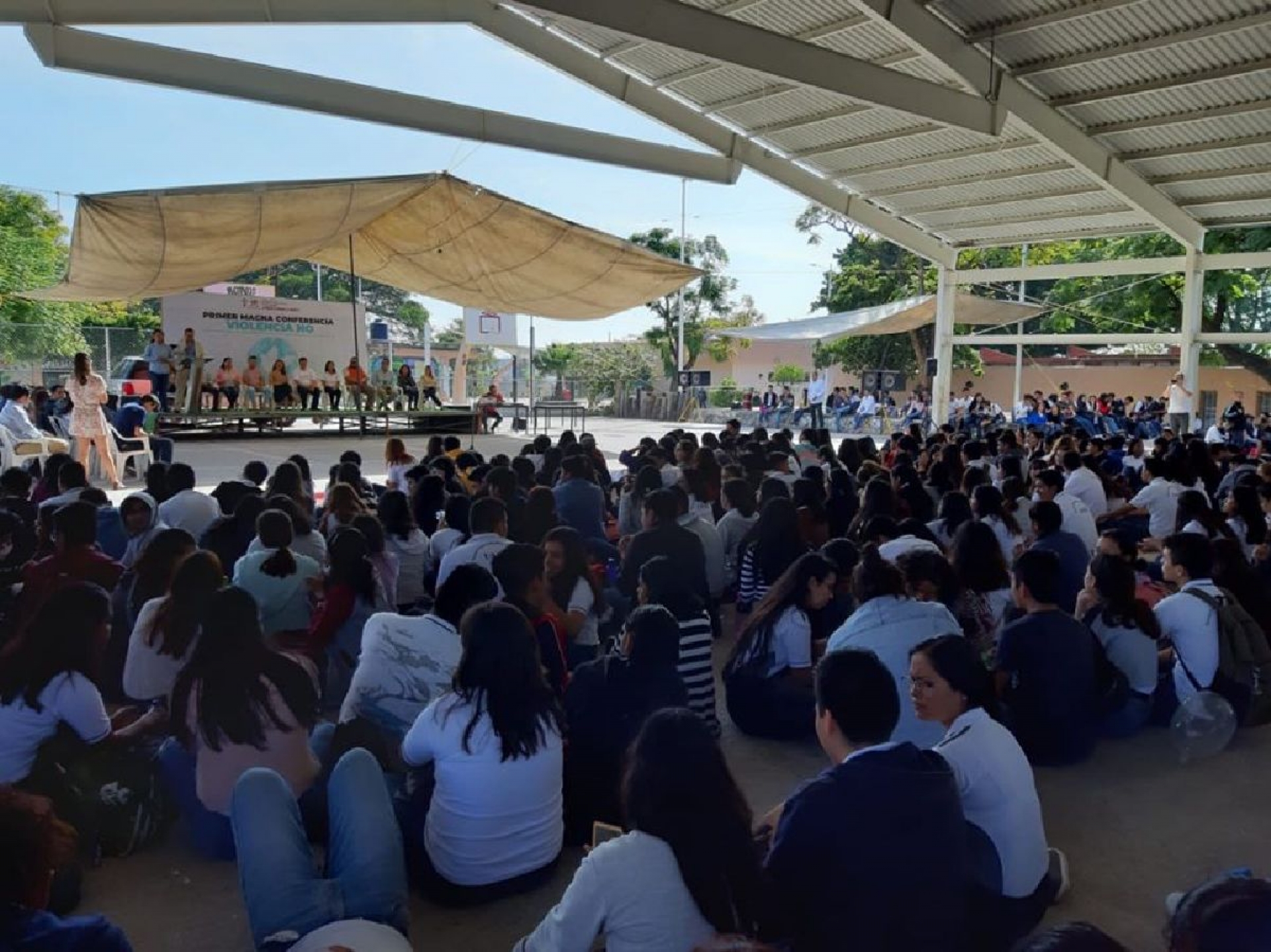 Capacitan a estudiantes para erradicar violencia