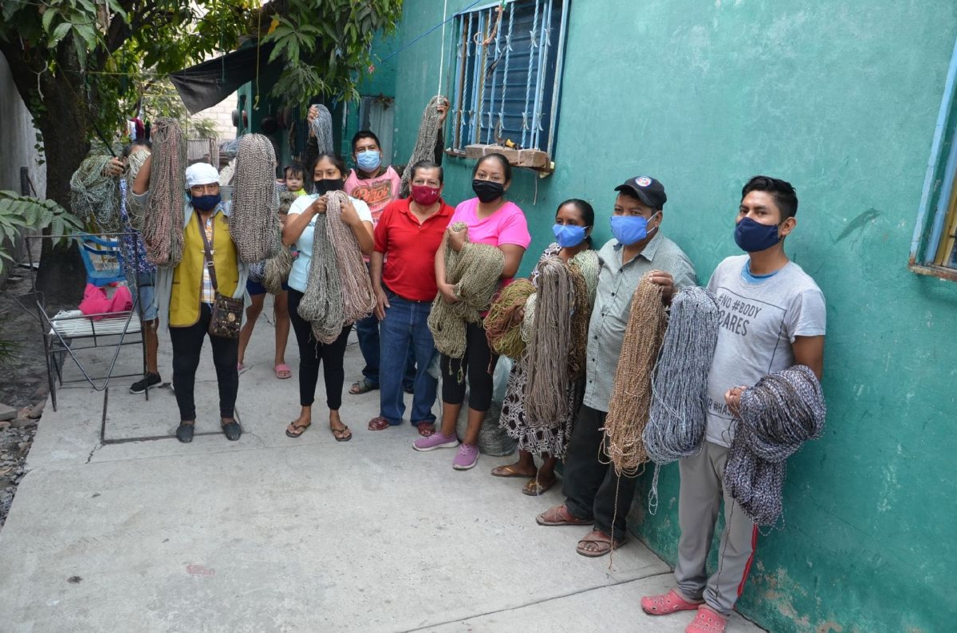 Entregan hilos a artesanos indígenas de Jojutla