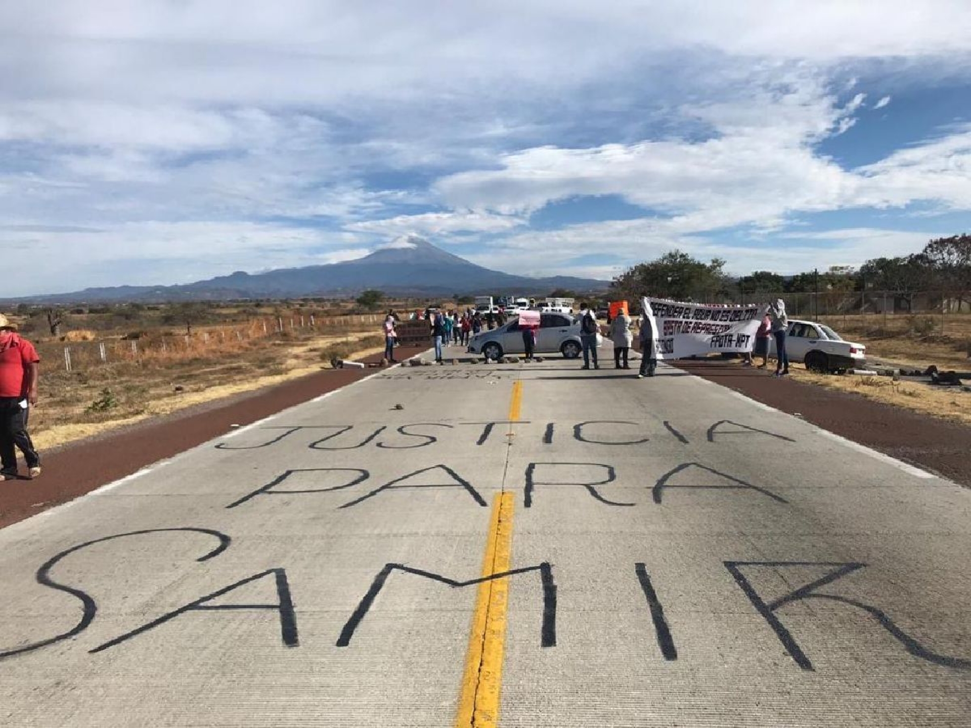 Bloquean la autopista Siglo XXI y piden justicia para Samir