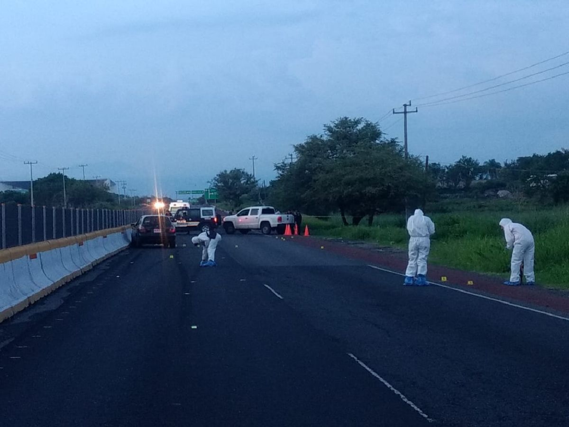 Asesinan a dos hombres en la México-Acapulco