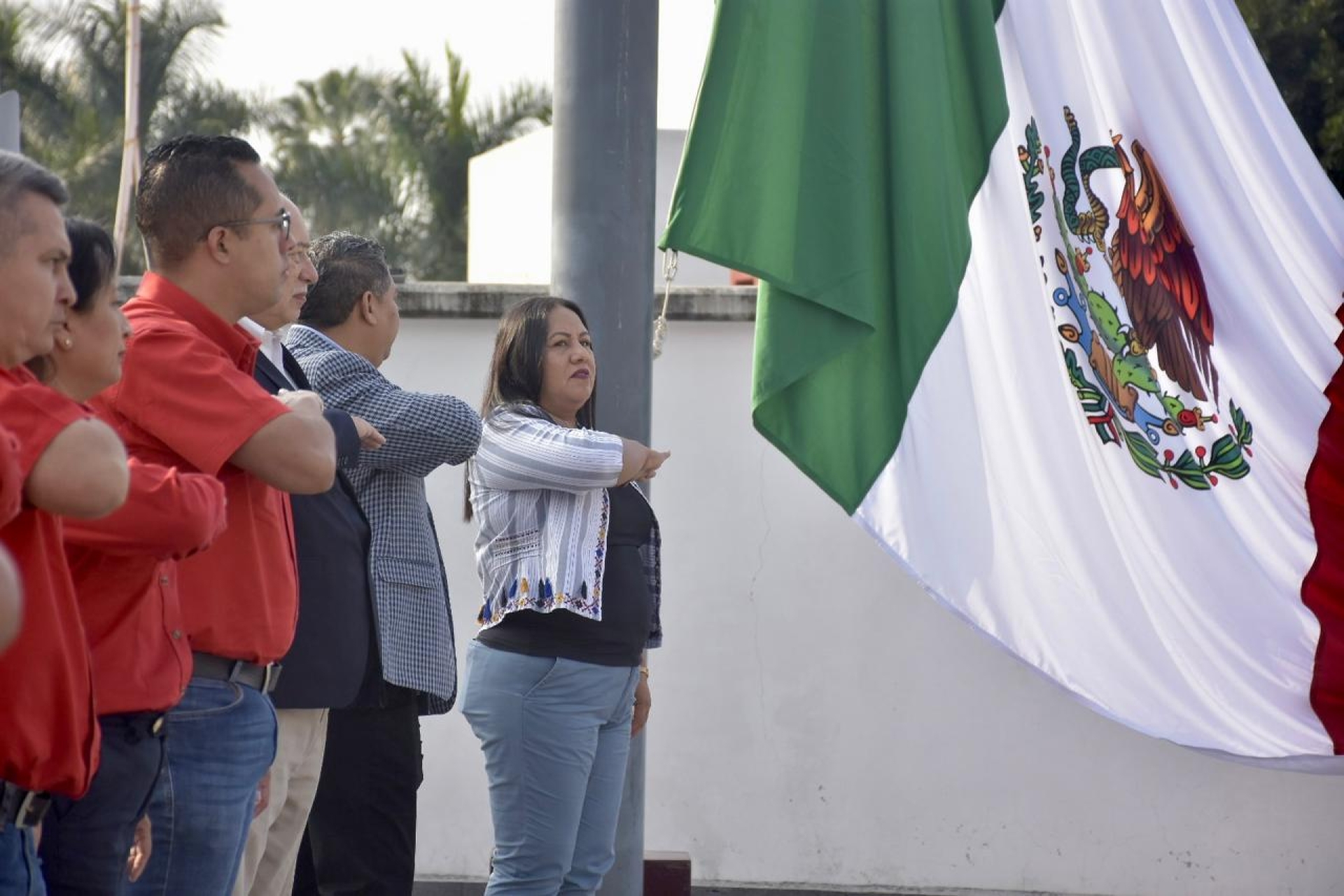 Encabeza la diputada Jazmín Solano honores a la Bandera Nacional en el Congreso local