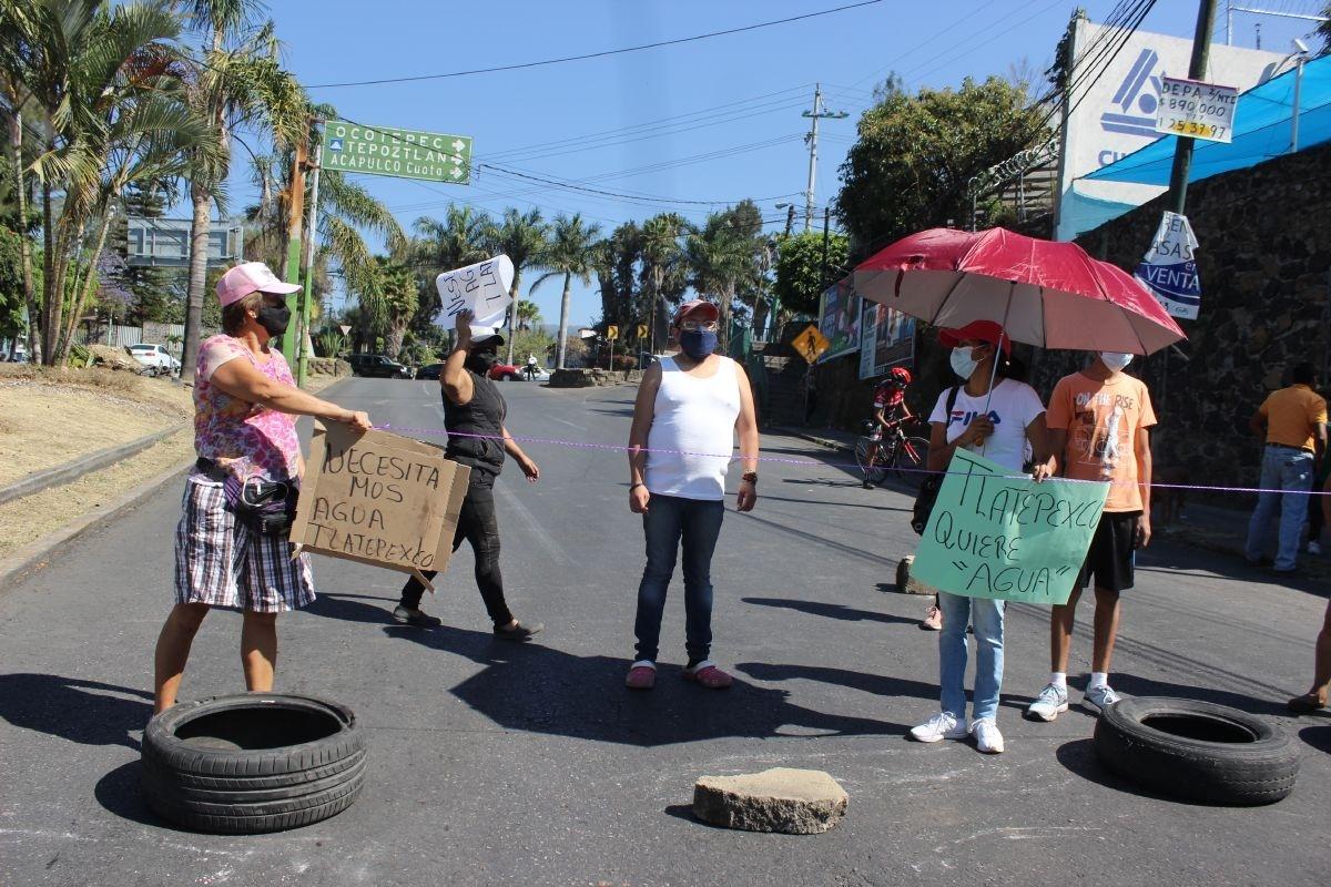 La falta de agua en la colonia Tlatepexco, por cortes de la CFE