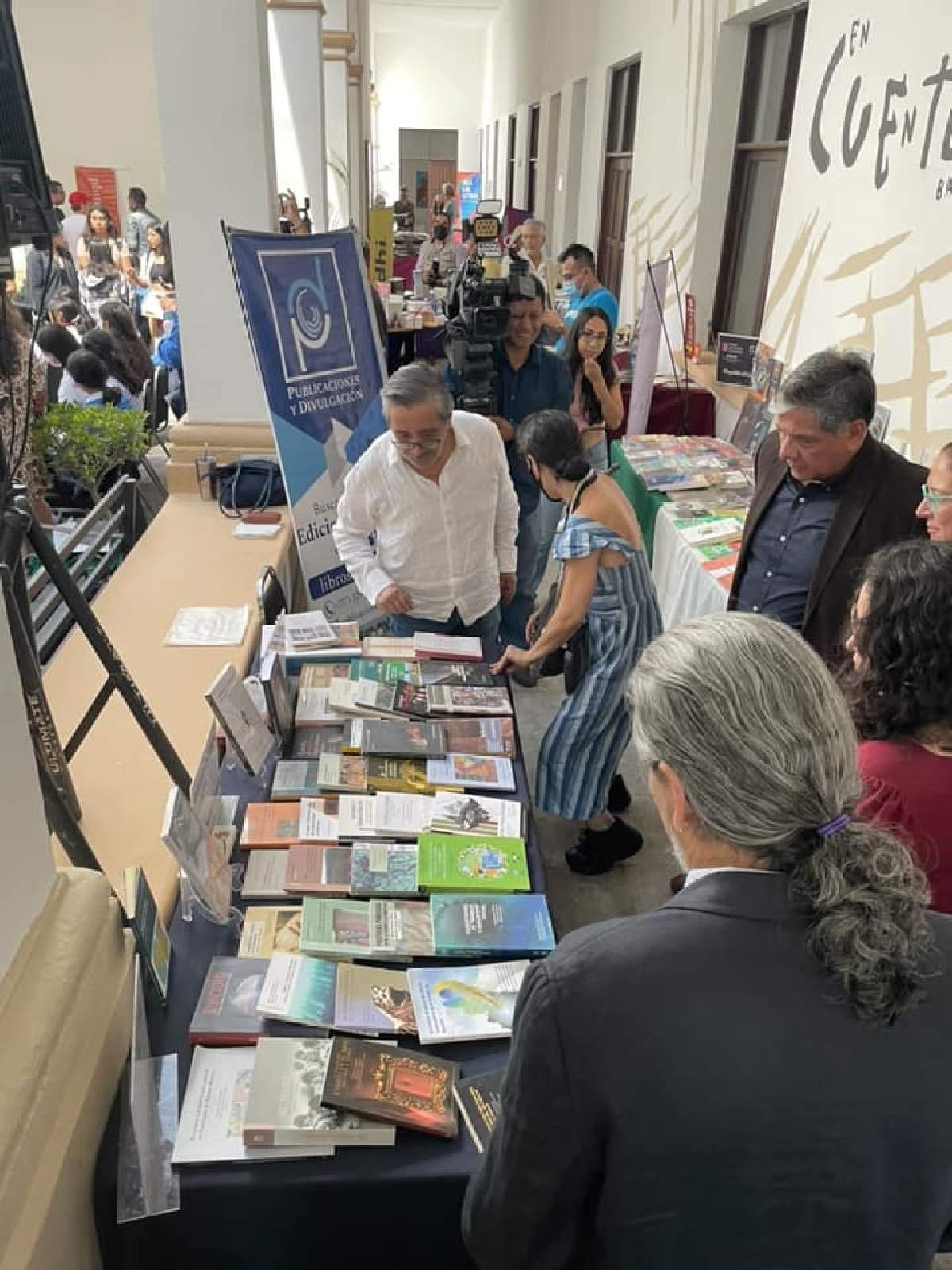 Inauguran Fiesta del Libro y de la Rosa