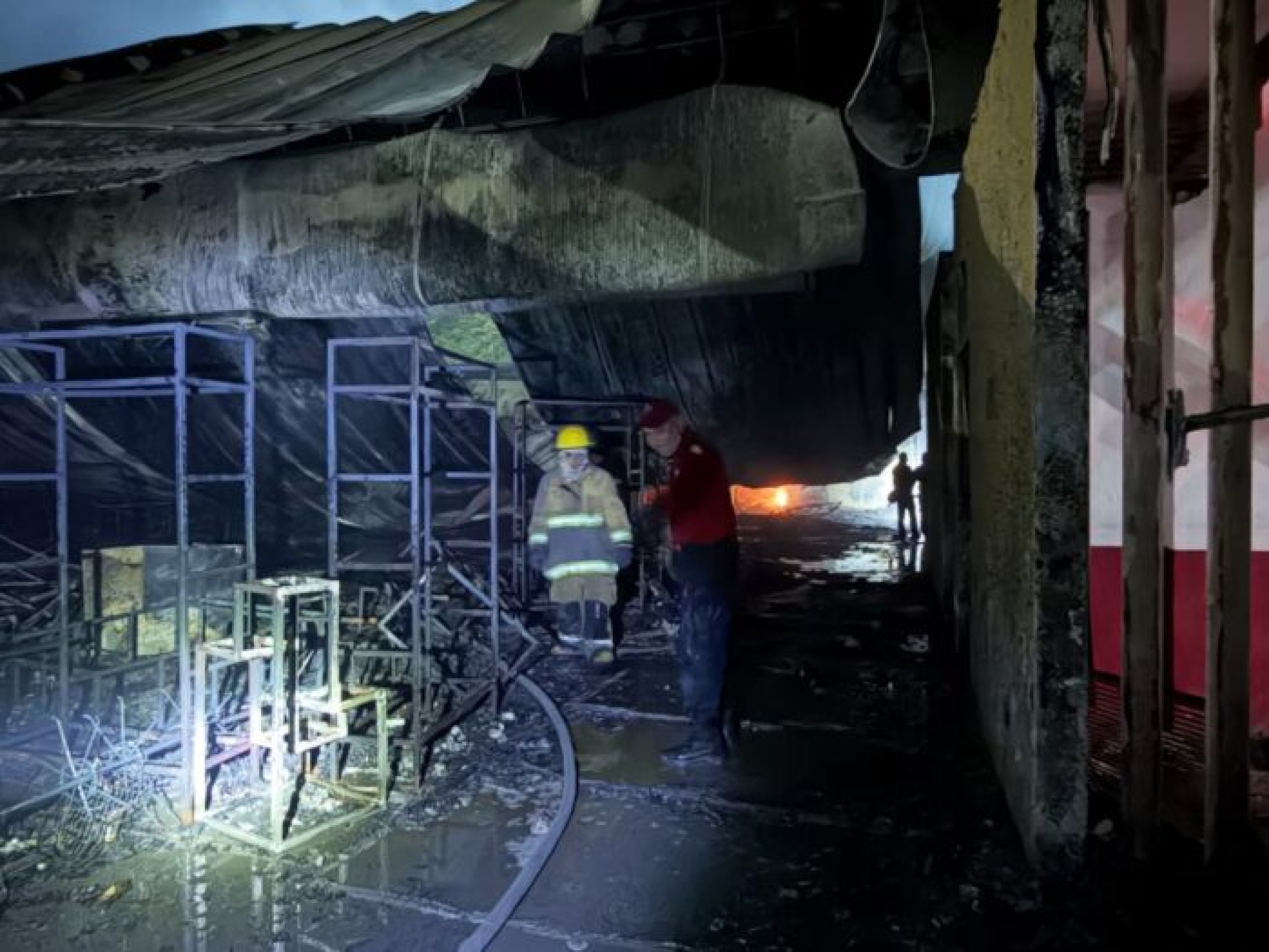 Incendio en Feria Tabasco deja cinco fallecidos