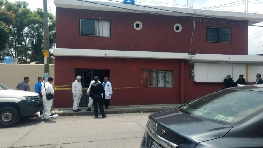 Encontró a su hermano muerto en la sala de su casa
