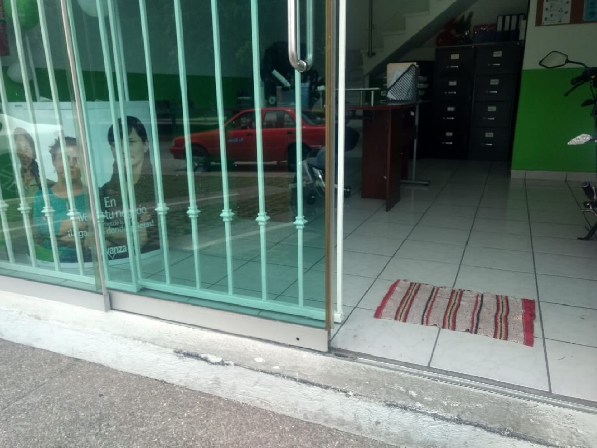 Roban oficinas de empresa de financiamiento