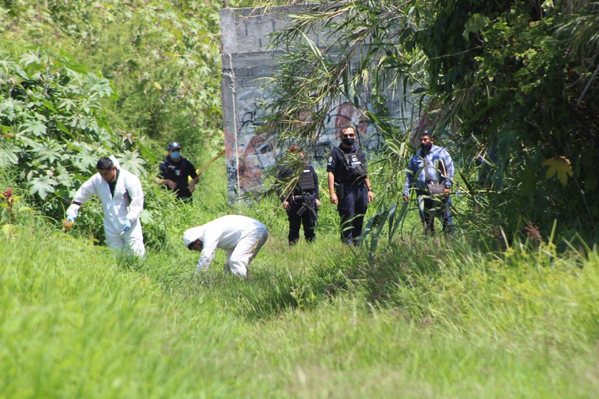Matan a dos jóvenes en un baldío de Tejalpa