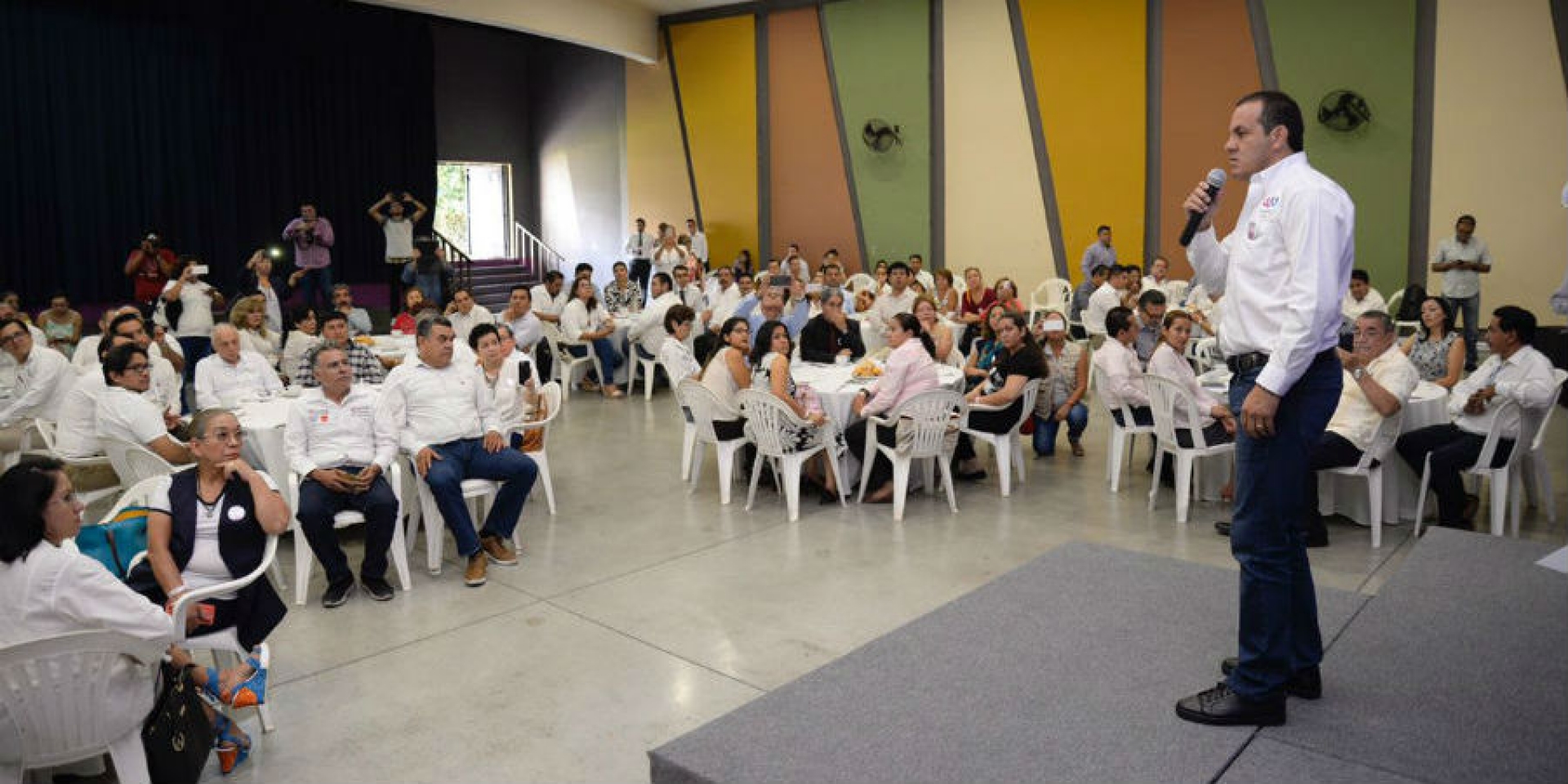 Se reúne candidato a gobernador por la coalición 'Juntos Haremos Historia' con médicos