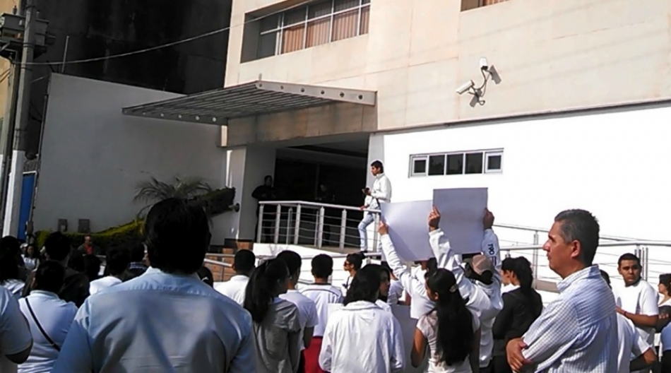 Exigen la liberación de conserje acusado de abuso sexual