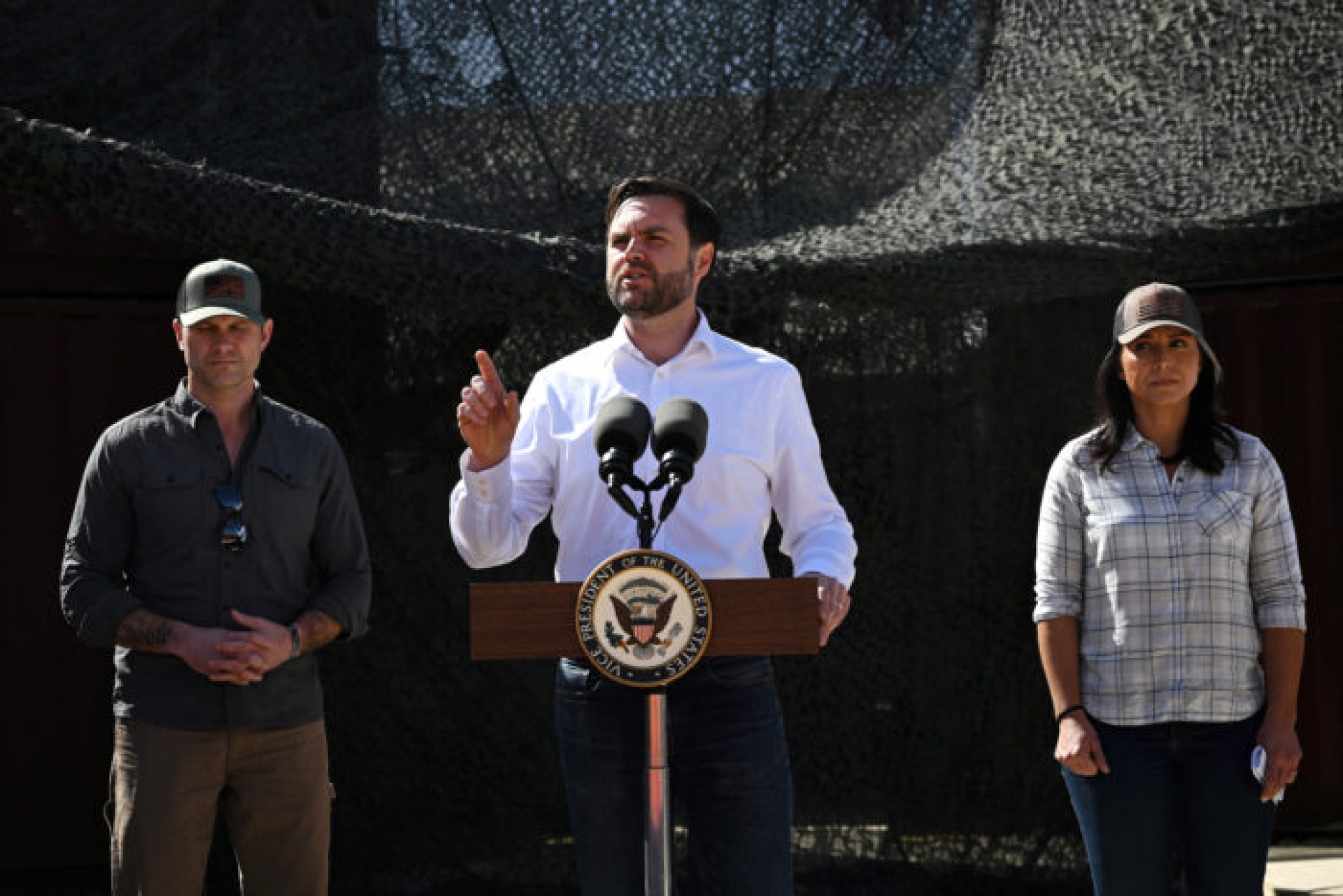 JD Vance asegura que no buscan relación negativa con México