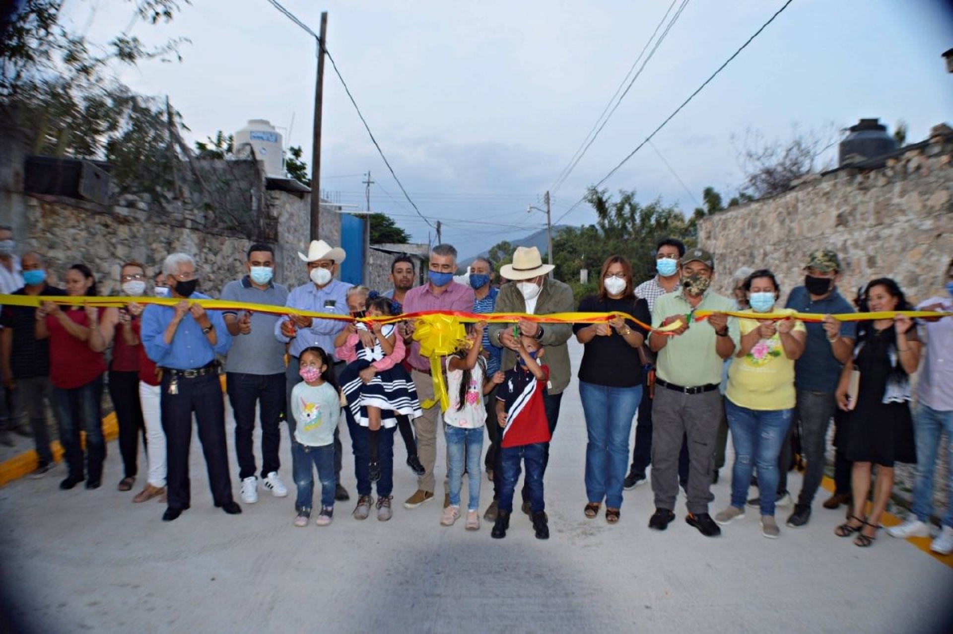 Entrega alcalde de Yautepec pavimentación de calles