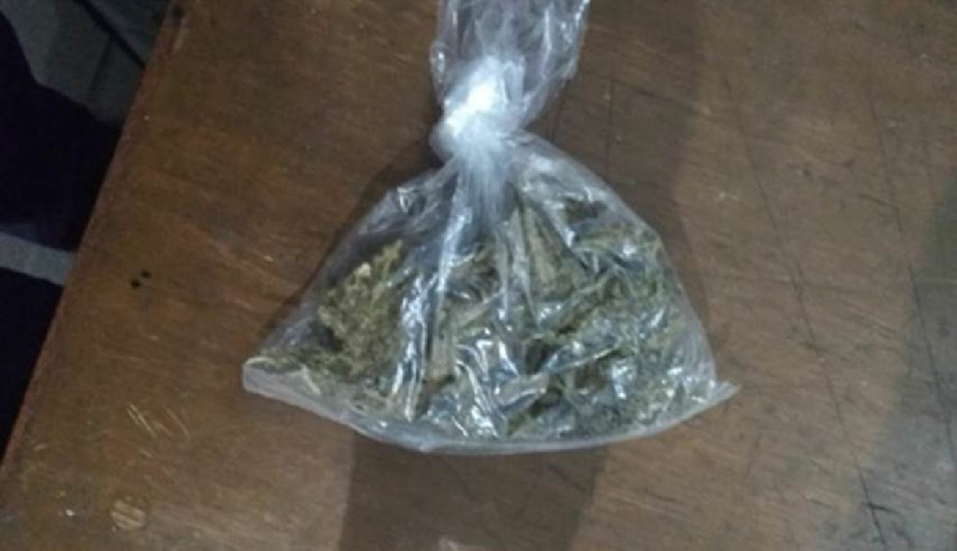 Encontraron marihuana entre sus pertenencias