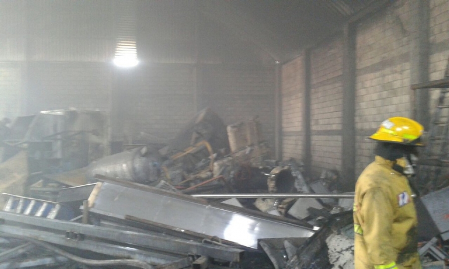 Se incendia una bodega en Ahuatepec
