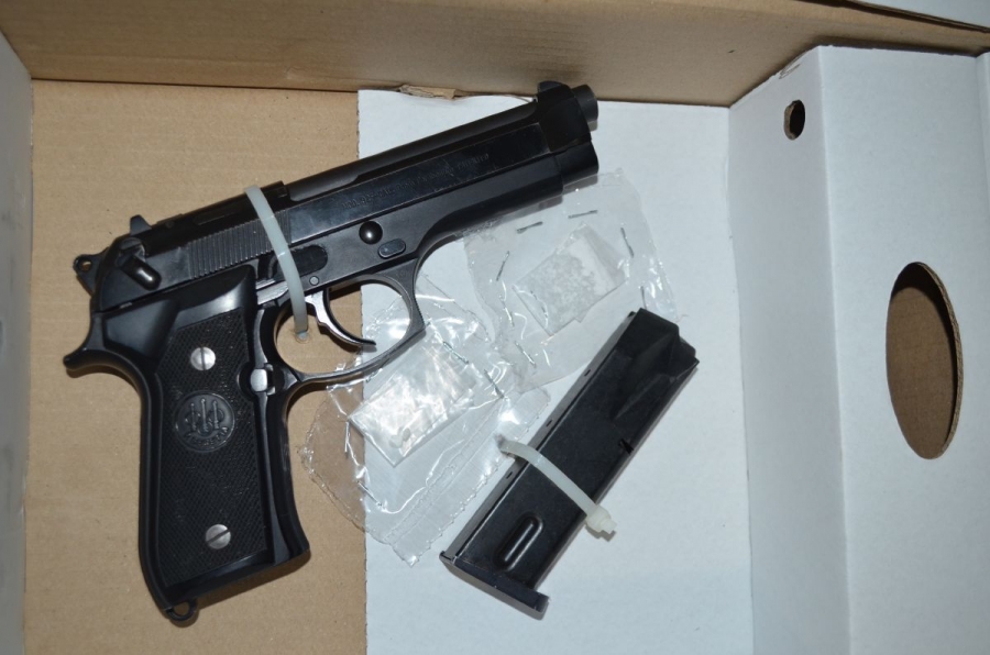 Detienen a dos hombres que tenían una pistola y cocaína