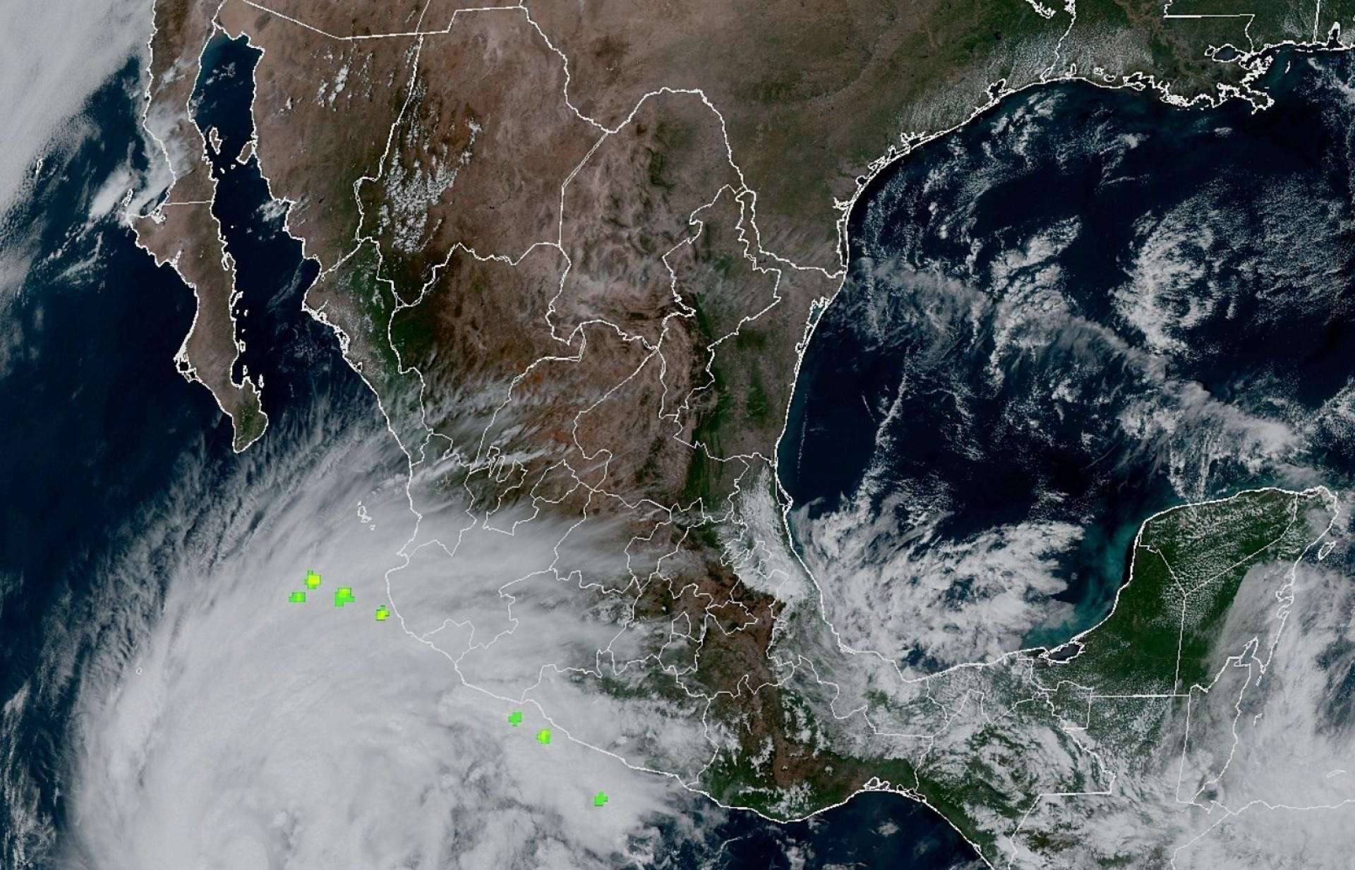 Huracán 'Norma' se intensifica a categoría 4; causará fuertes lluvias en estos estados