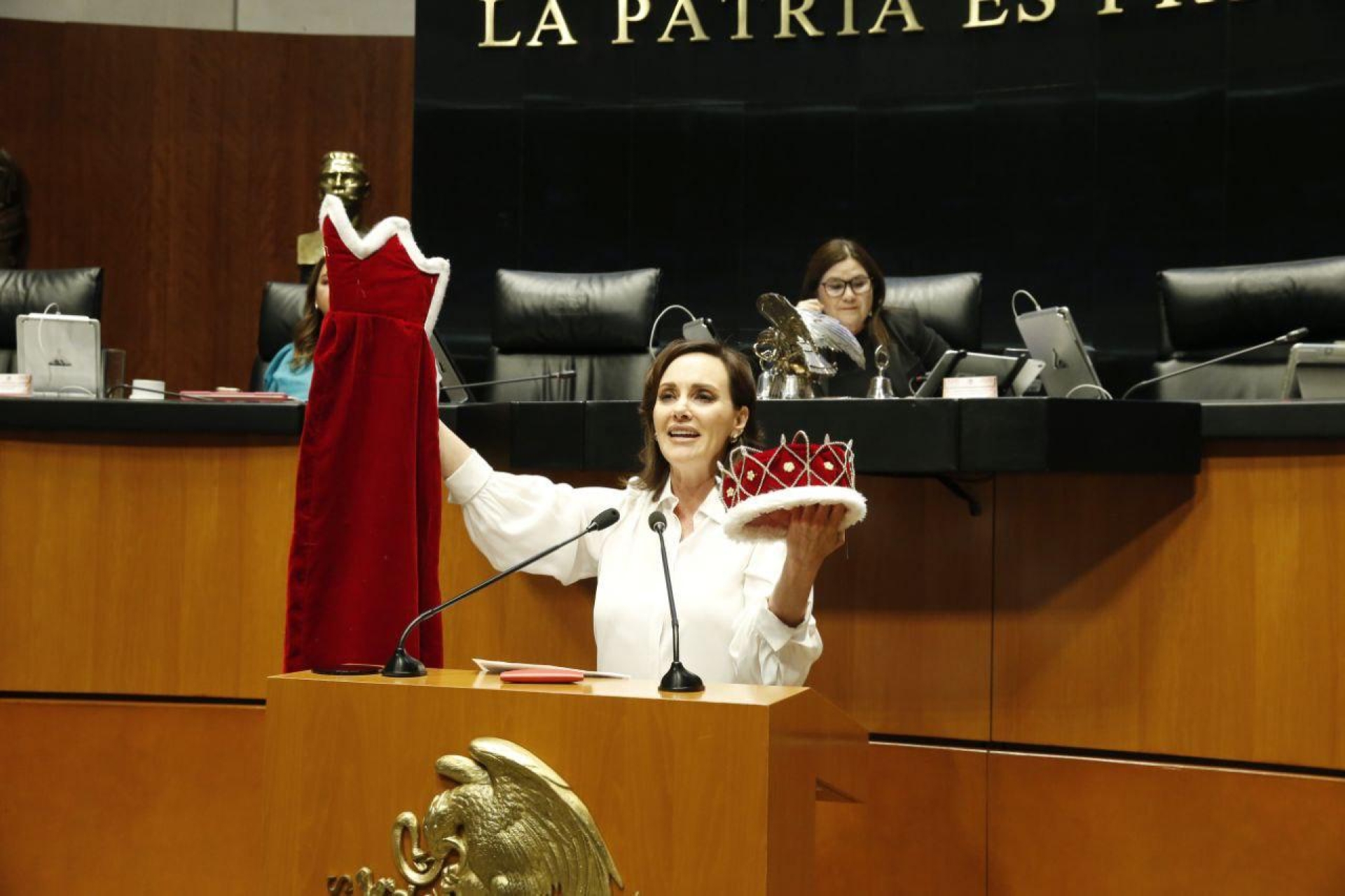 'Es el reyezuelo de los narcopolíticos': Lilly Téllez arremete contra Noroña