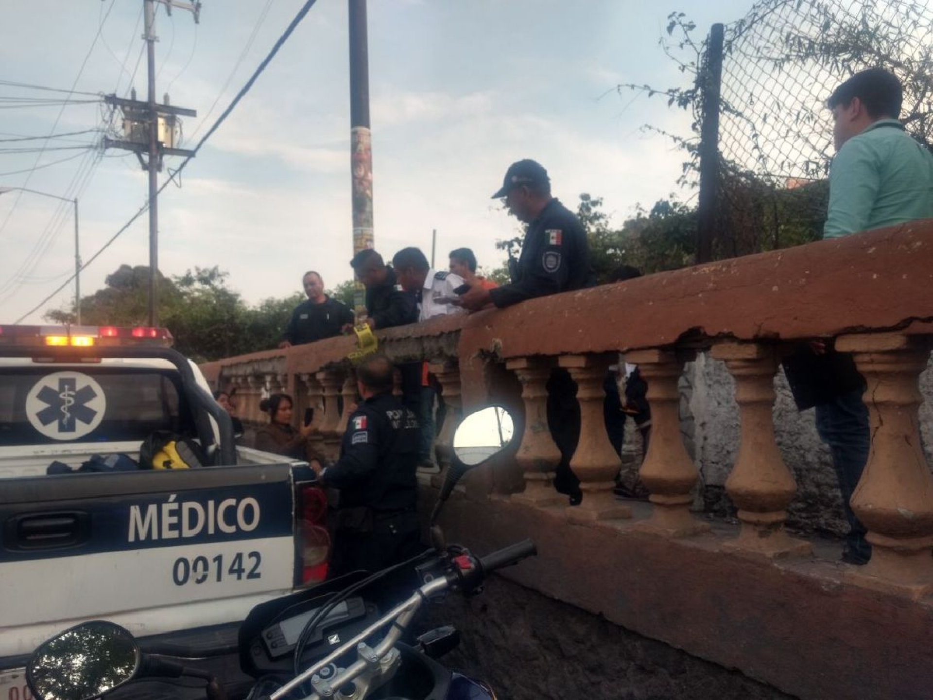 Hallan muerto a un hombre en la barranca de Amanalco