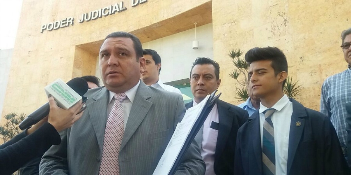 Presentan abogados amparo colectivo contra el "gasolinazo"