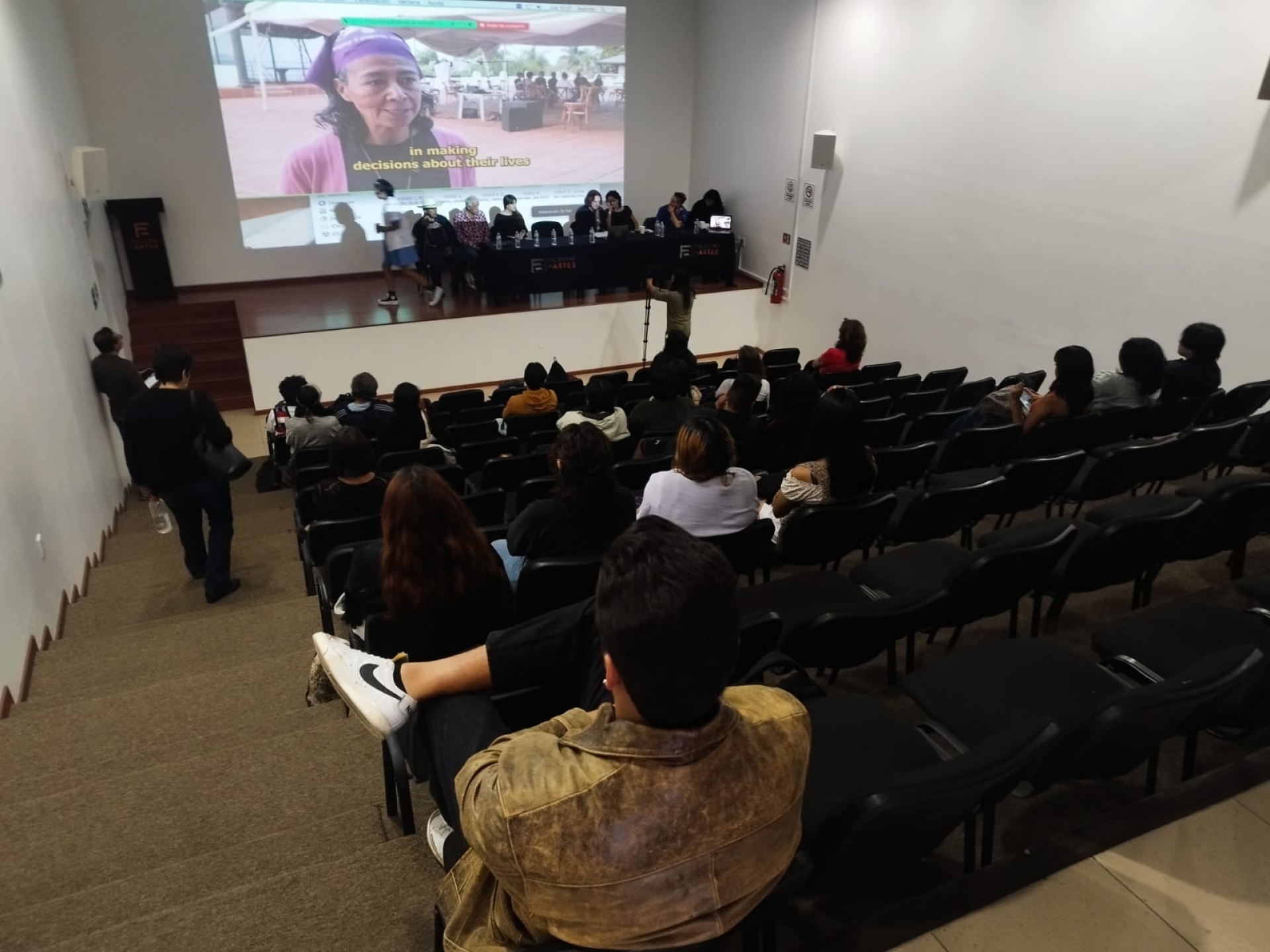 Llevan a cabo conferencia de prensa y conversatorio 'El salón de periodismo auténtico'