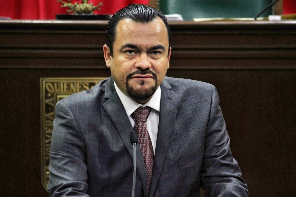 Se sumaría Julio Espín a bancada del PRD en el Congreso