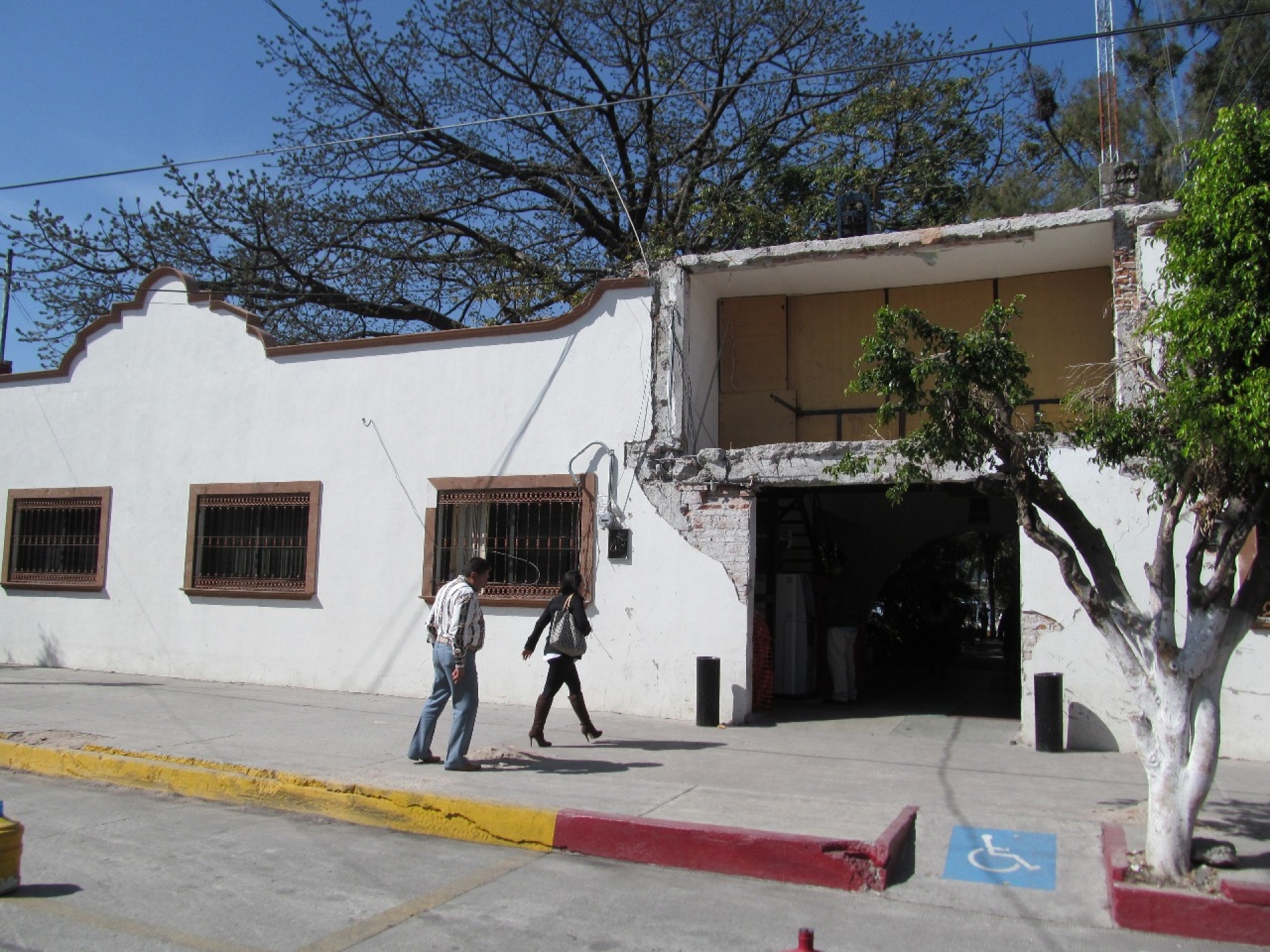 Exdirigente expulsada del sindicato reclama actualización de prestaciones
