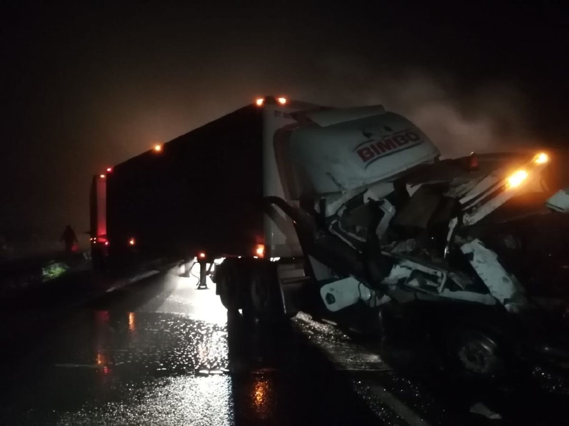 Vuelca un tráiler en la autopista México-Acapulco