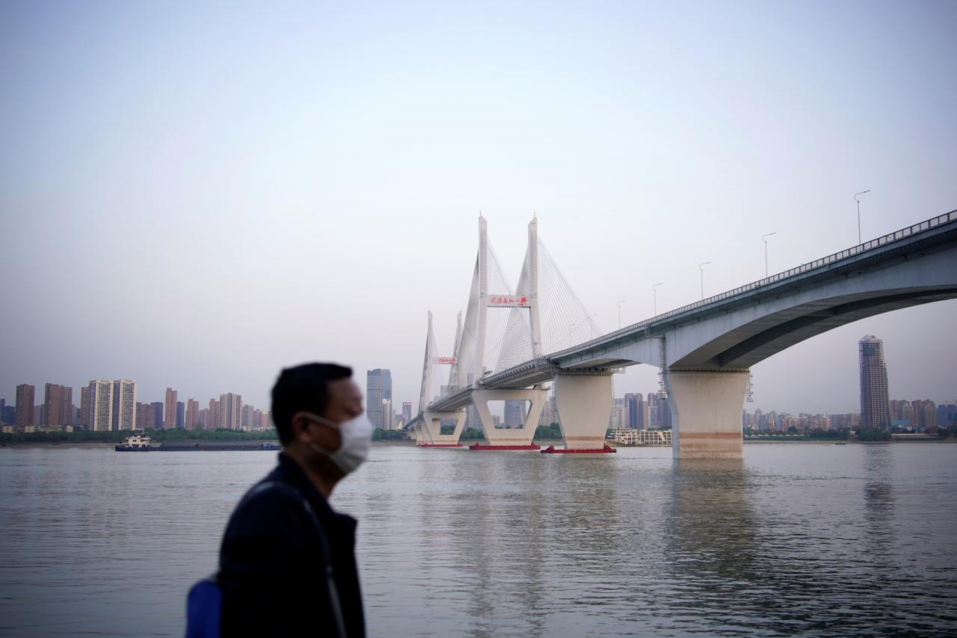 China reporta cero hospitalizados por coronavirus en Wuhan