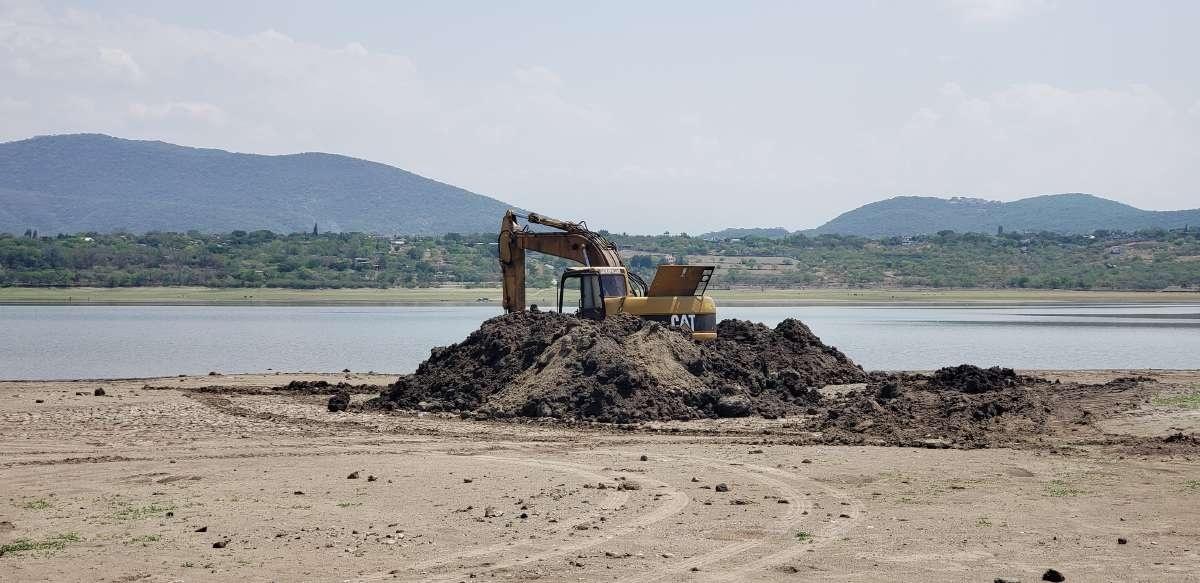 Continúa la reparación de grietas en la presa de El Rodeo
